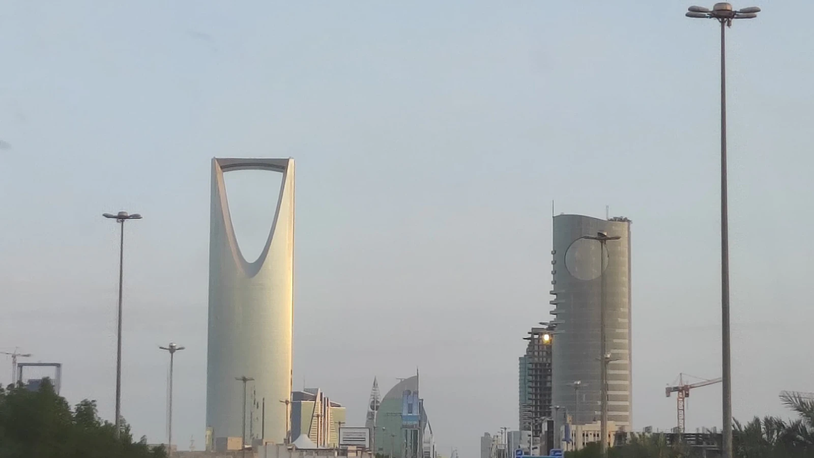 دليل تأجير سيارة من مطار الرياض
